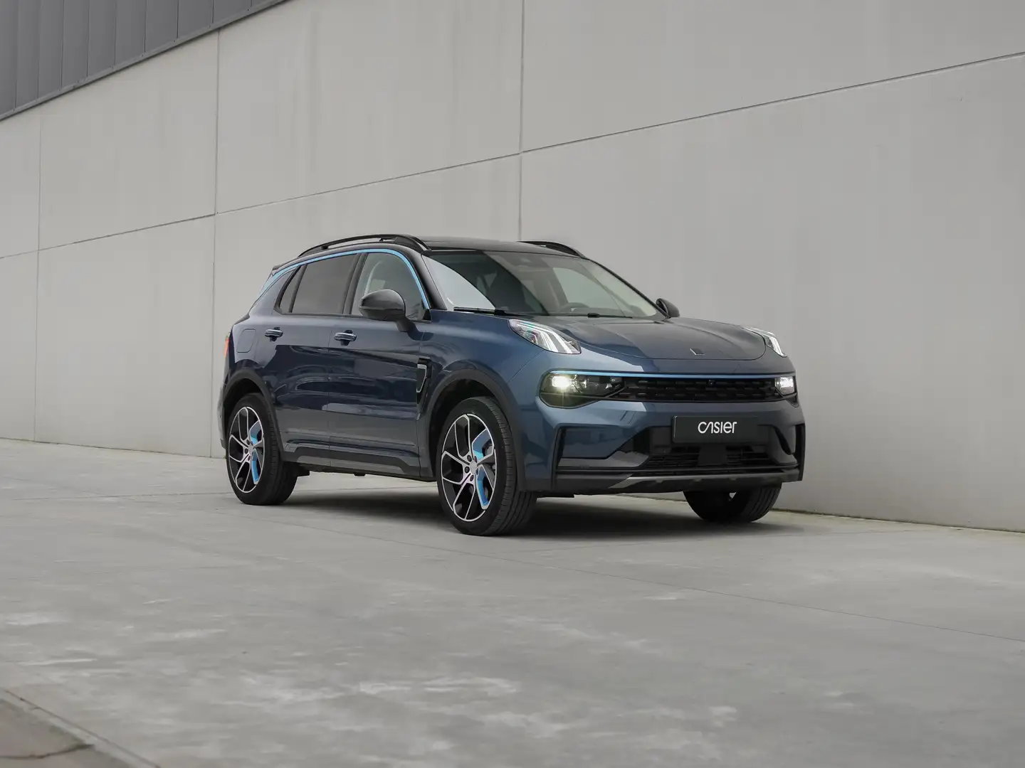 Lynk & Co 01 1.5 Plug-in hybrid 6.6 kW l * 7 stuks beschikbaar Bleu - 1