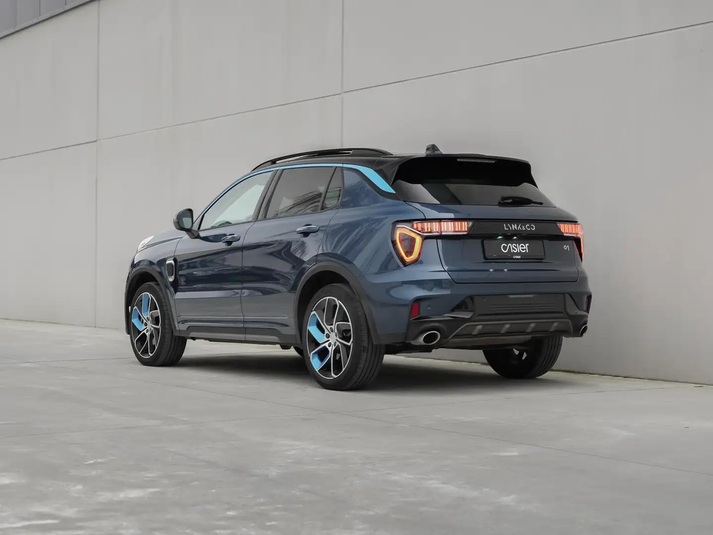 Lynk & Co 01 1.5 Plug-in hybrid 6.6 kW l * 7 stuks beschikbaar Bleu - 2
