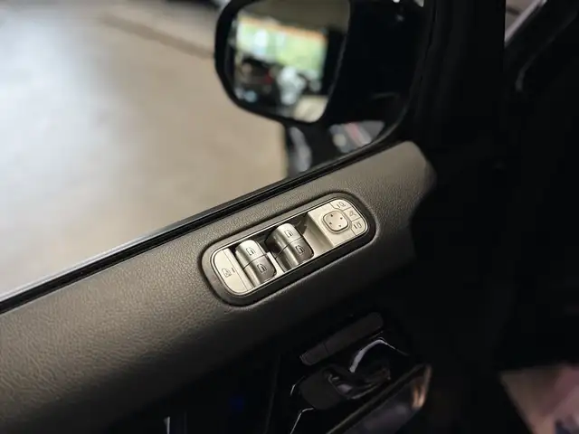 Mercedes-Benz G-Class view 29