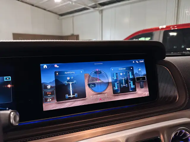 Mercedes-Benz G-Class view 25