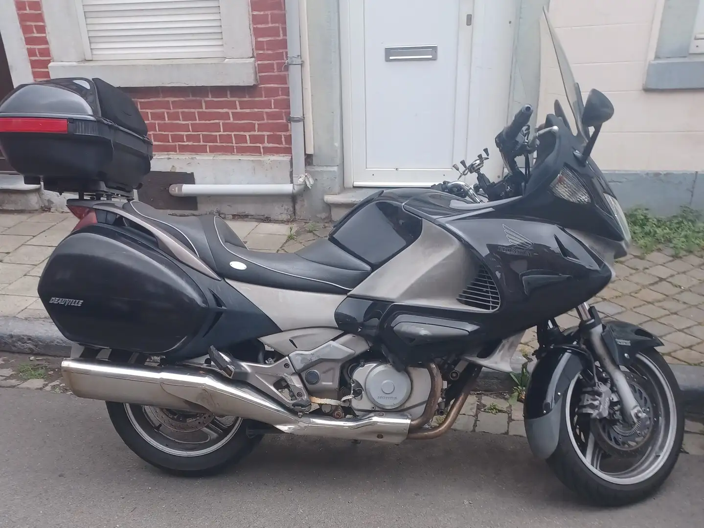 Honda Deauville Ntv 700 abs Zwart - 1