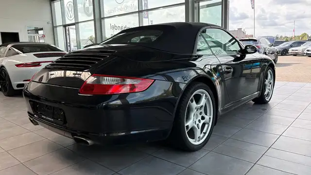 Porsche 997 view 4