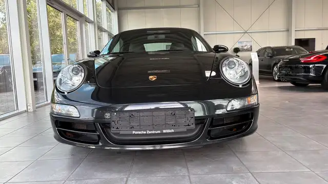 Porsche 997 view 6