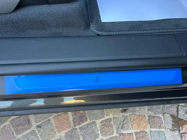 Audi Q8 view 12