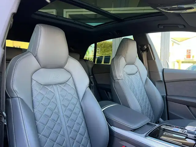 Audi Q8 view 10