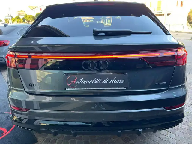 Audi Q8 view 5