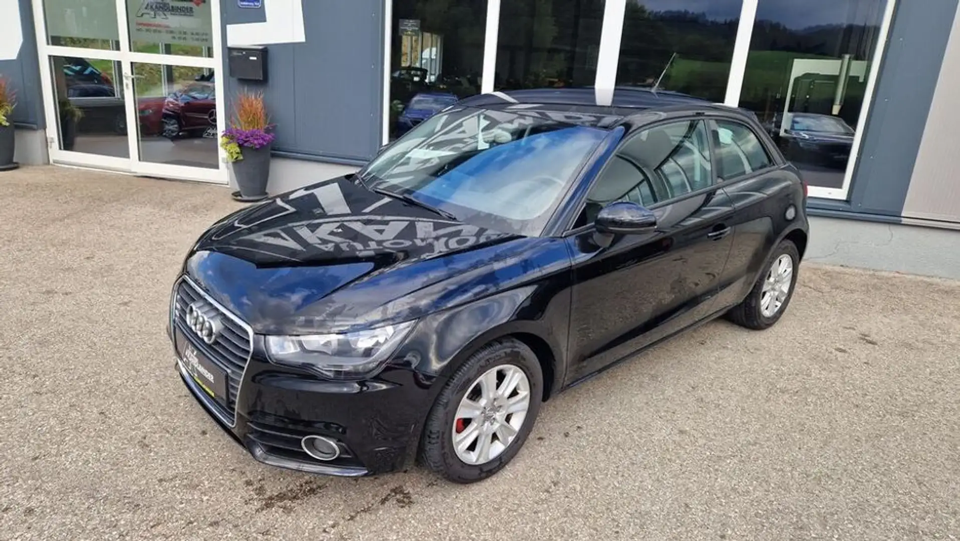 Audi A1 TFSI Attraction Schwarz - 2