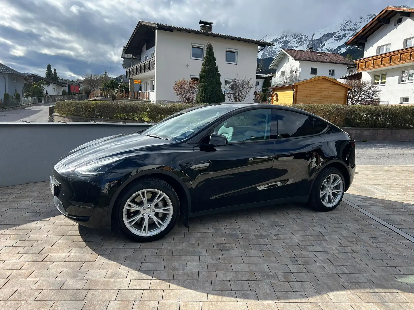 Tesla Model Y Model Y Long Range AWD 75kWh Schwarz - 1