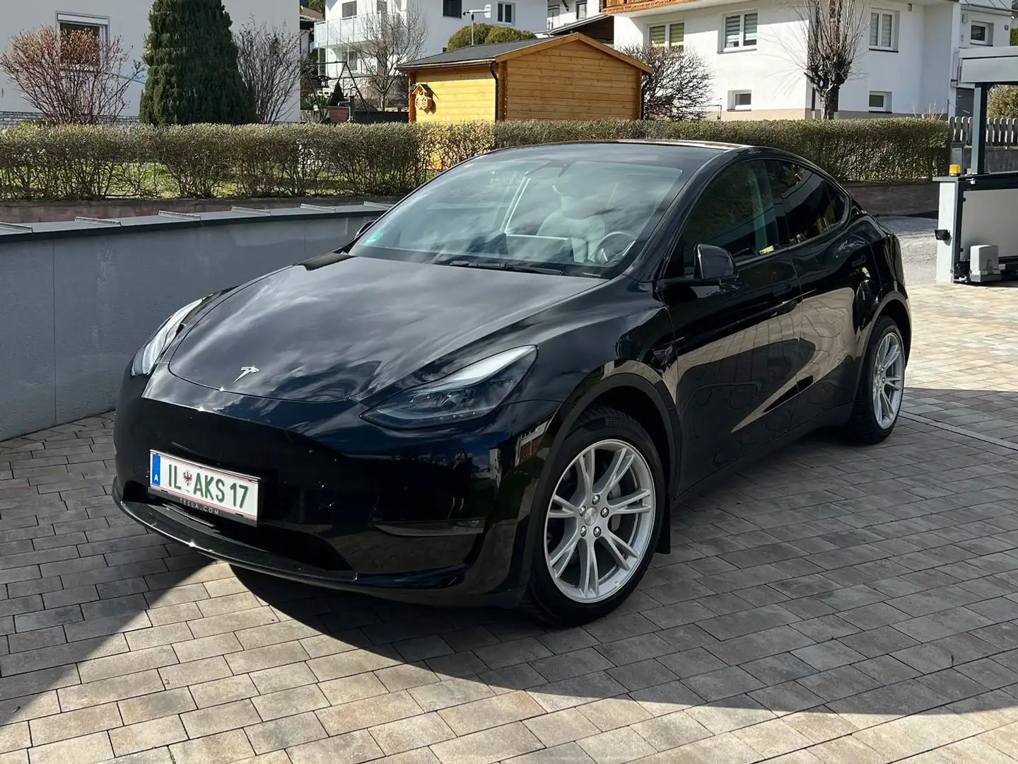 Tesla Model Y Model Y Long Range AWD 75kWh Schwarz - 2