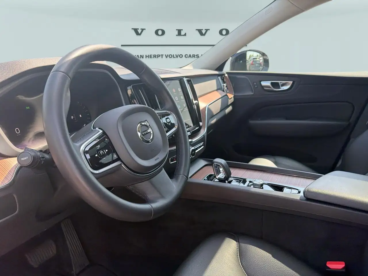 Volvo XC60 снимка Volvo XC60