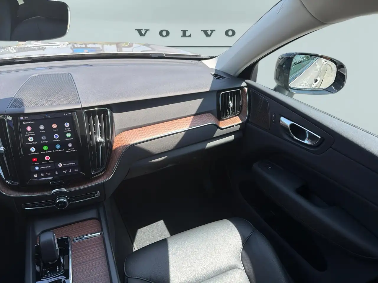 Volvo XC60 снимка Volvo XC60