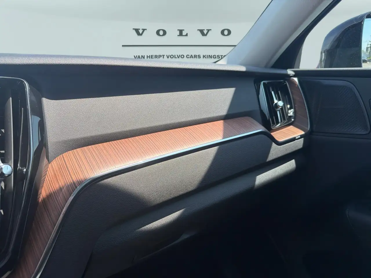 Volvo XC60 снимка Volvo XC60