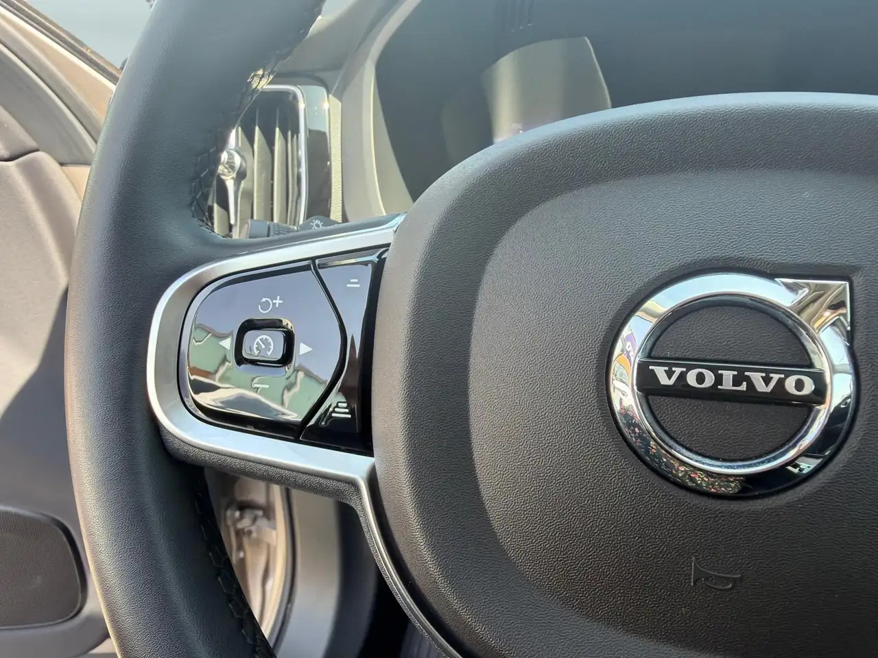 Volvo XC60 снимка Volvo XC60