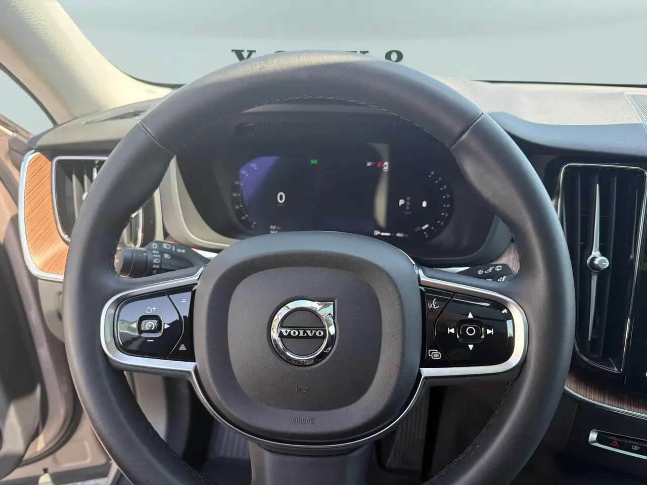 Volvo XC60 снимка Volvo XC60