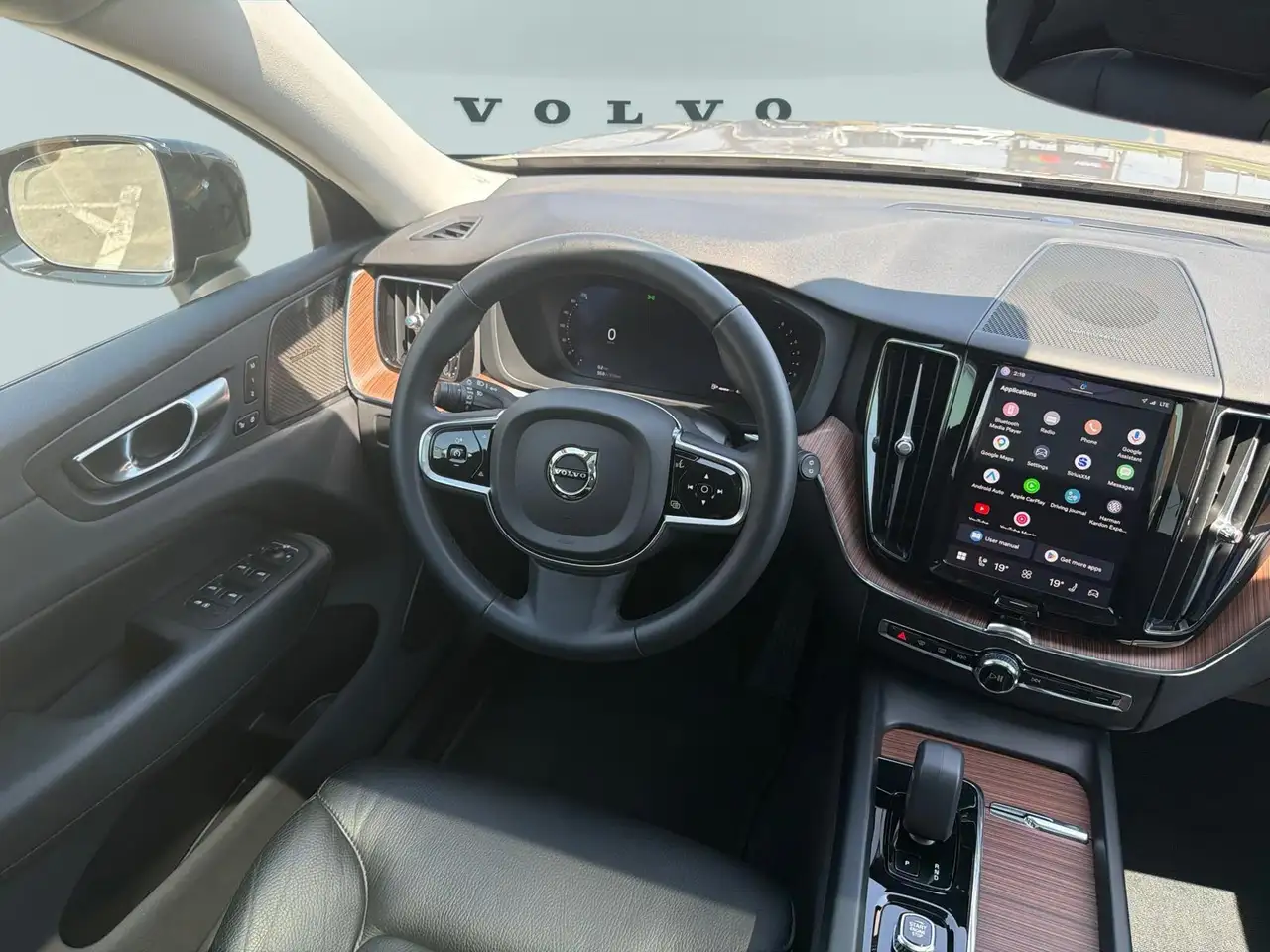 Volvo XC60 снимка Volvo XC60