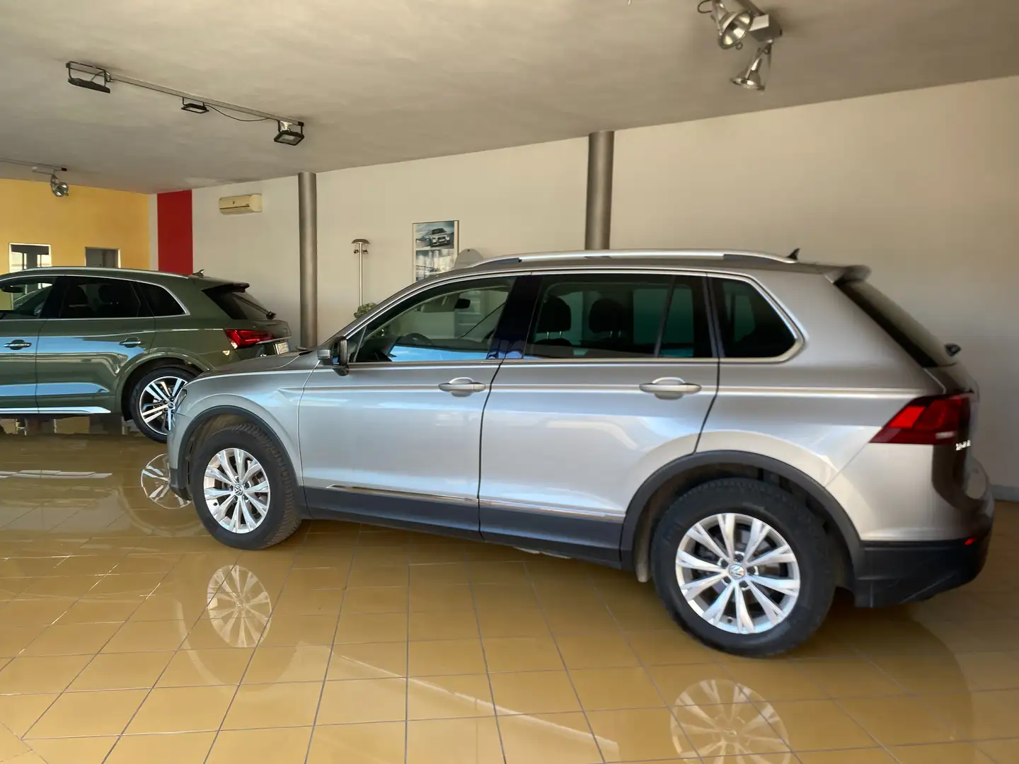 Volkswagen Tiguan Tiguan II 2016 2.0 tdi Business 150cv dsg Grigio - 1