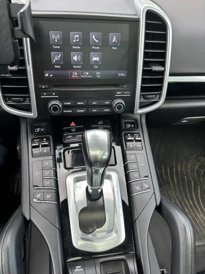 Porsche Cayenne снимка Porsche Cayenne