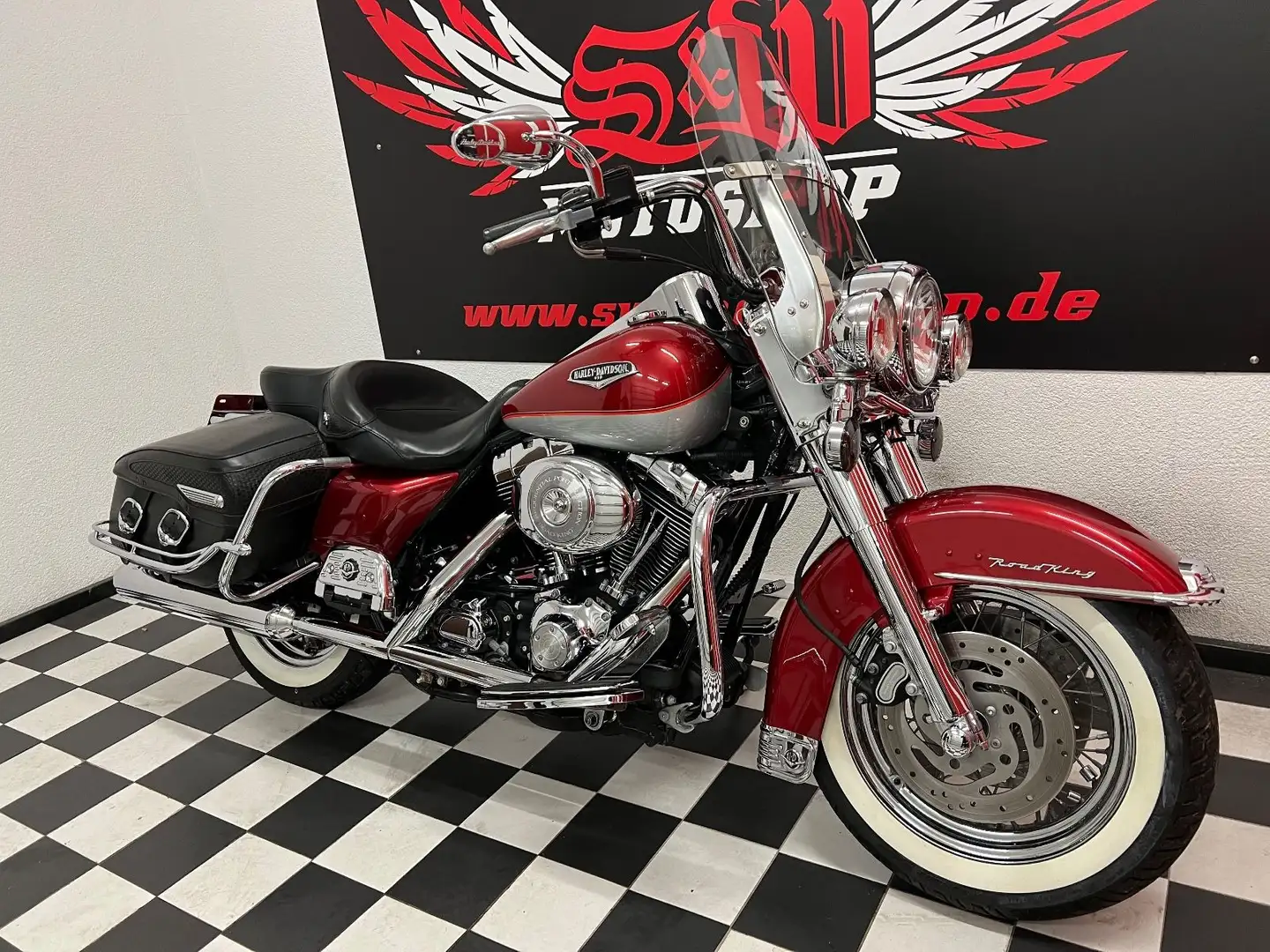Harley-Davidson FLHRCI Road King Classic *2 Tone* Red - 2