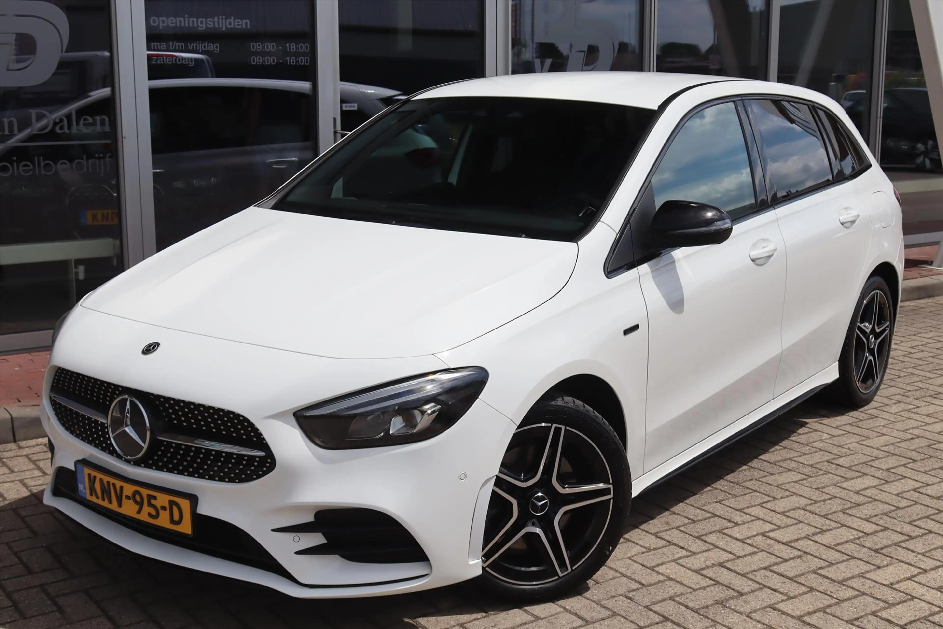 Mercedes-Benz B 250 B250e 218PK AUTOMAAT AMG NIGHT Navi | Sfeerverlich — photo 48