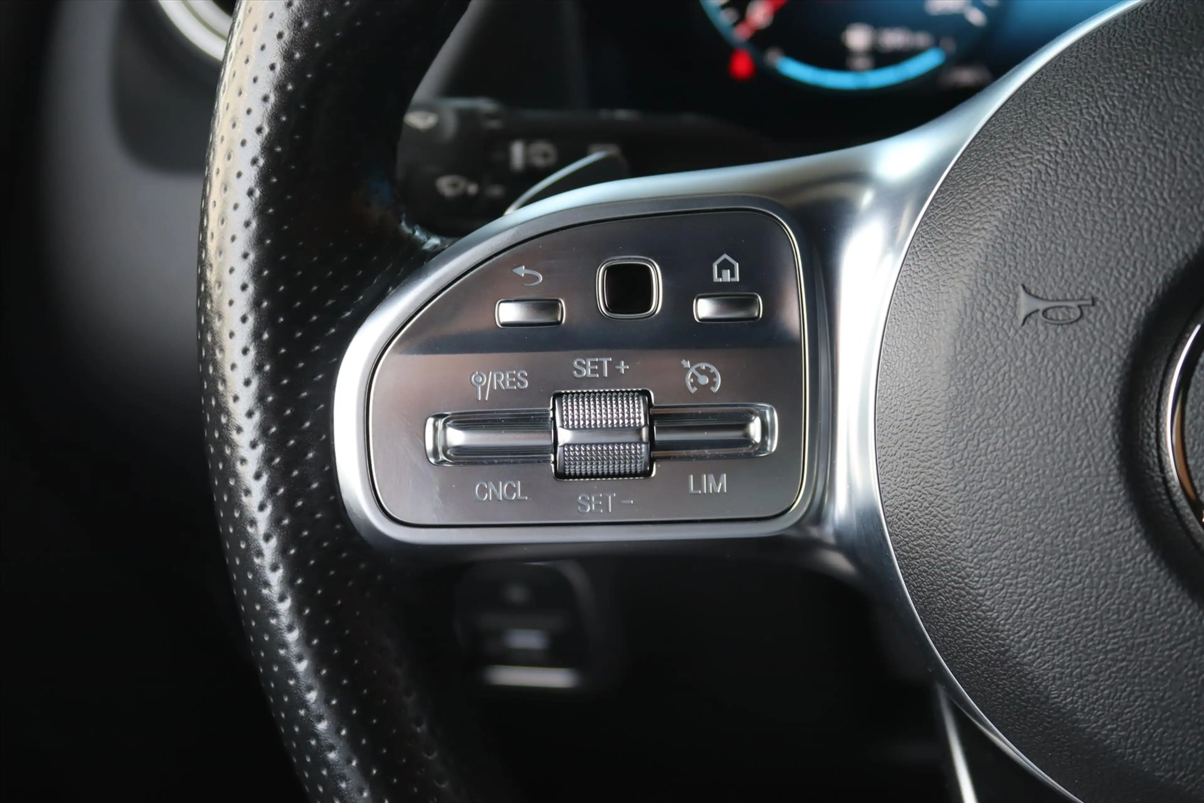 Mercedes-Benz B 250 B250e 218PK AUTOMAAT AMG NIGHT Navi | Sfeerverlich — photo 31