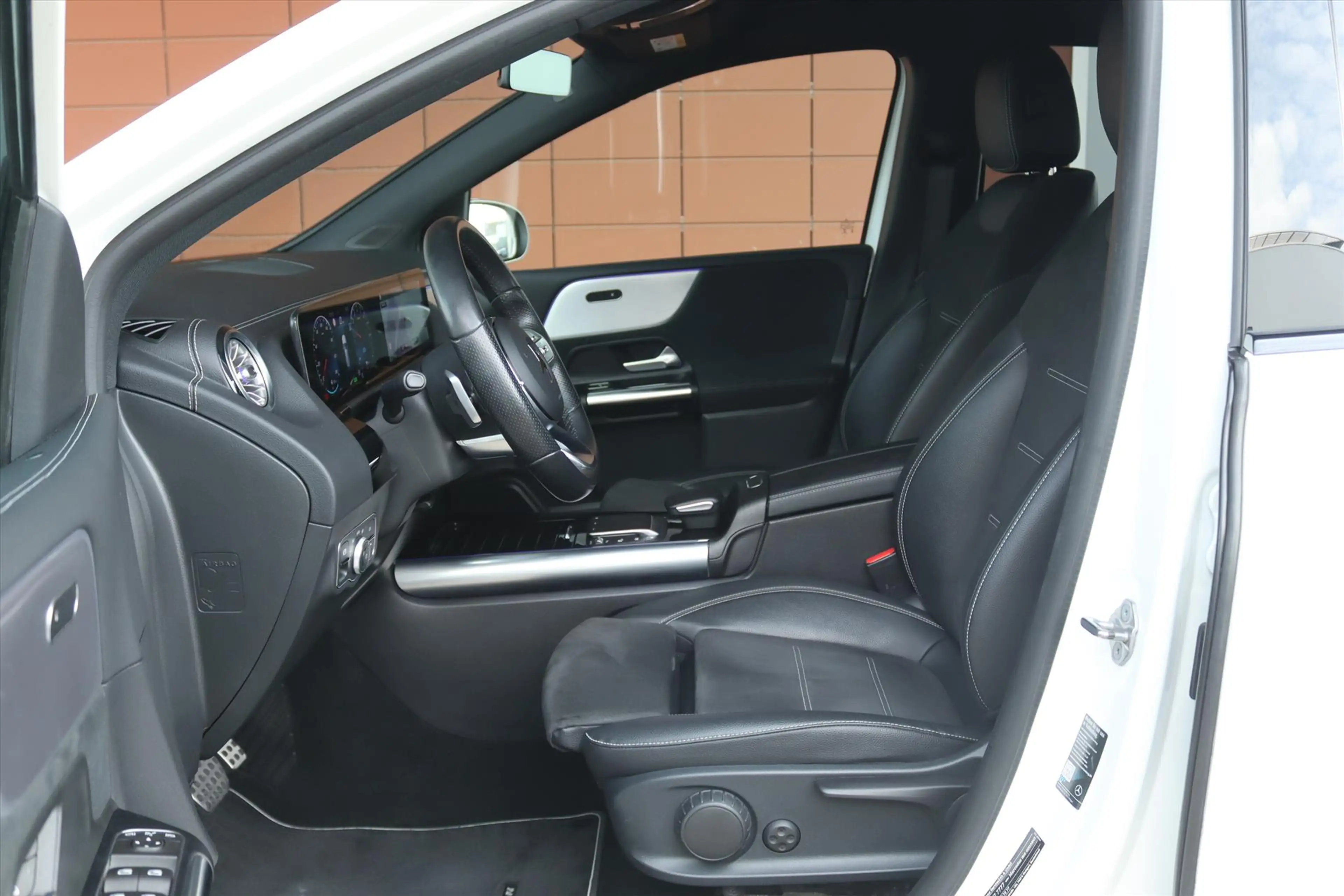 Mercedes-Benz B 250 B250e 218PK AUTOMAAT AMG NIGHT Navi | Sfeerverlich — photo 9