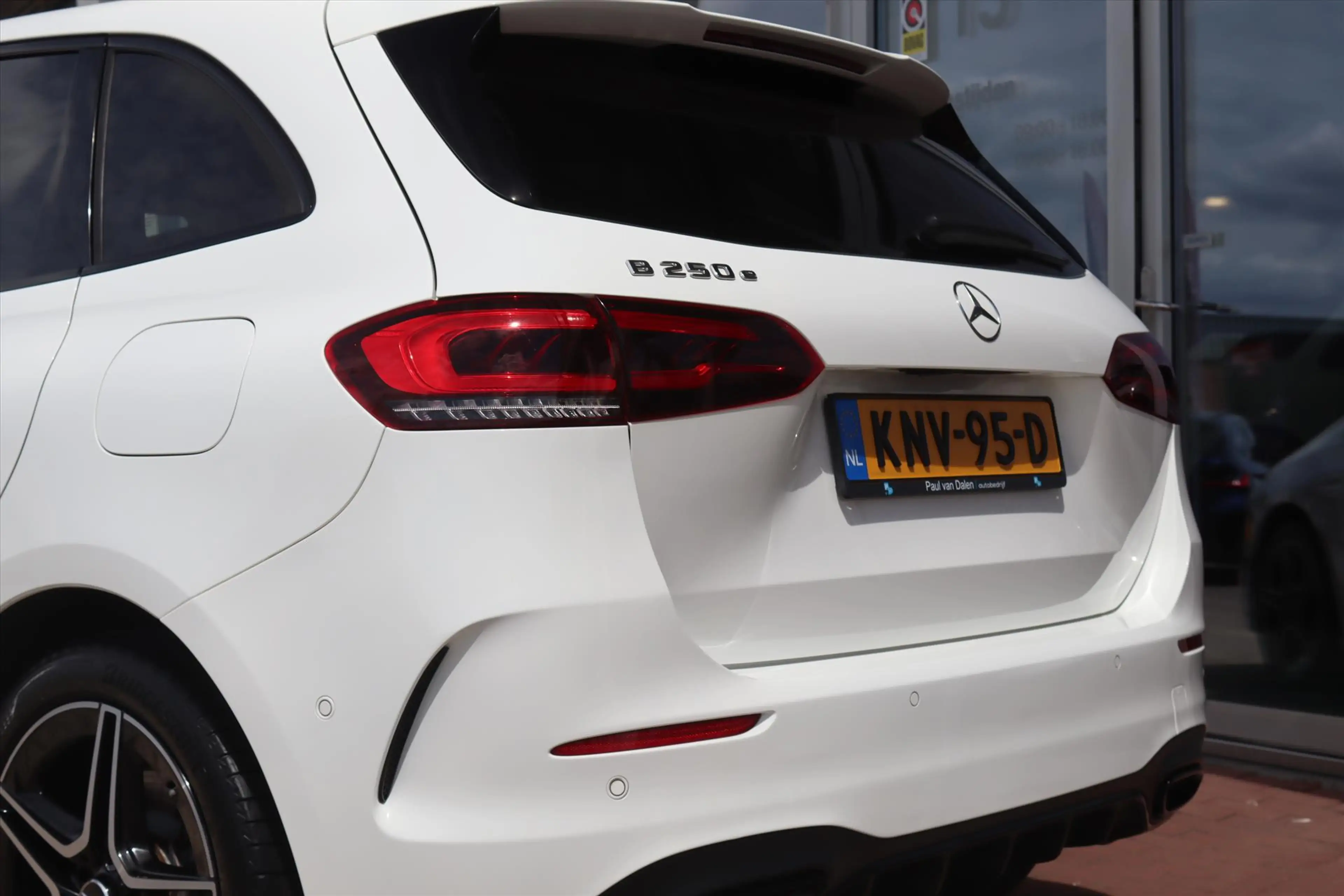 Mercedes-Benz B 250 B250e 218PK AUTOMAAT AMG NIGHT Navi | Sfeerverlich — photo 14