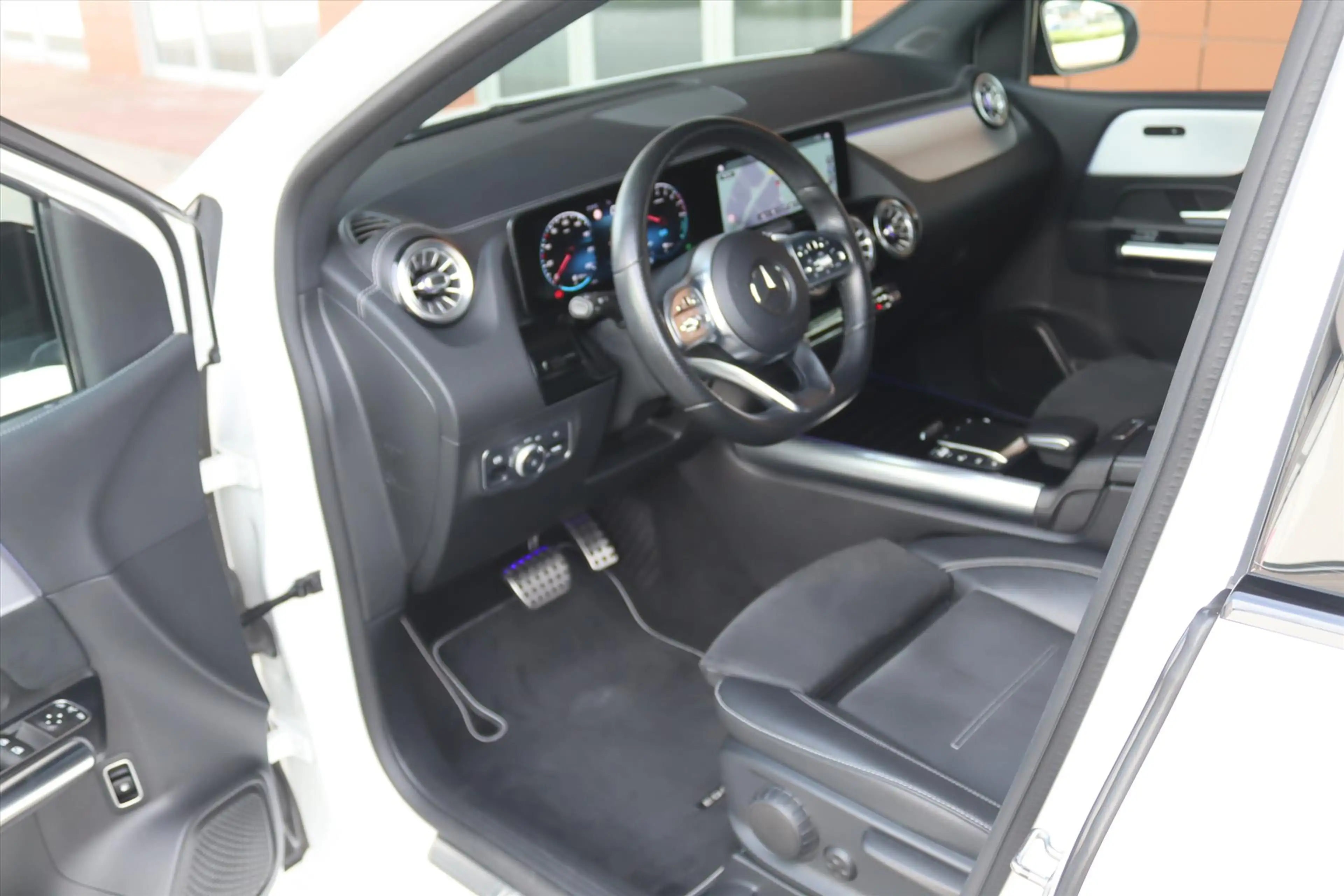 Mercedes-Benz B 250 B250e 218PK AUTOMAAT AMG NIGHT Navi | Sfeerverlich — photo 5