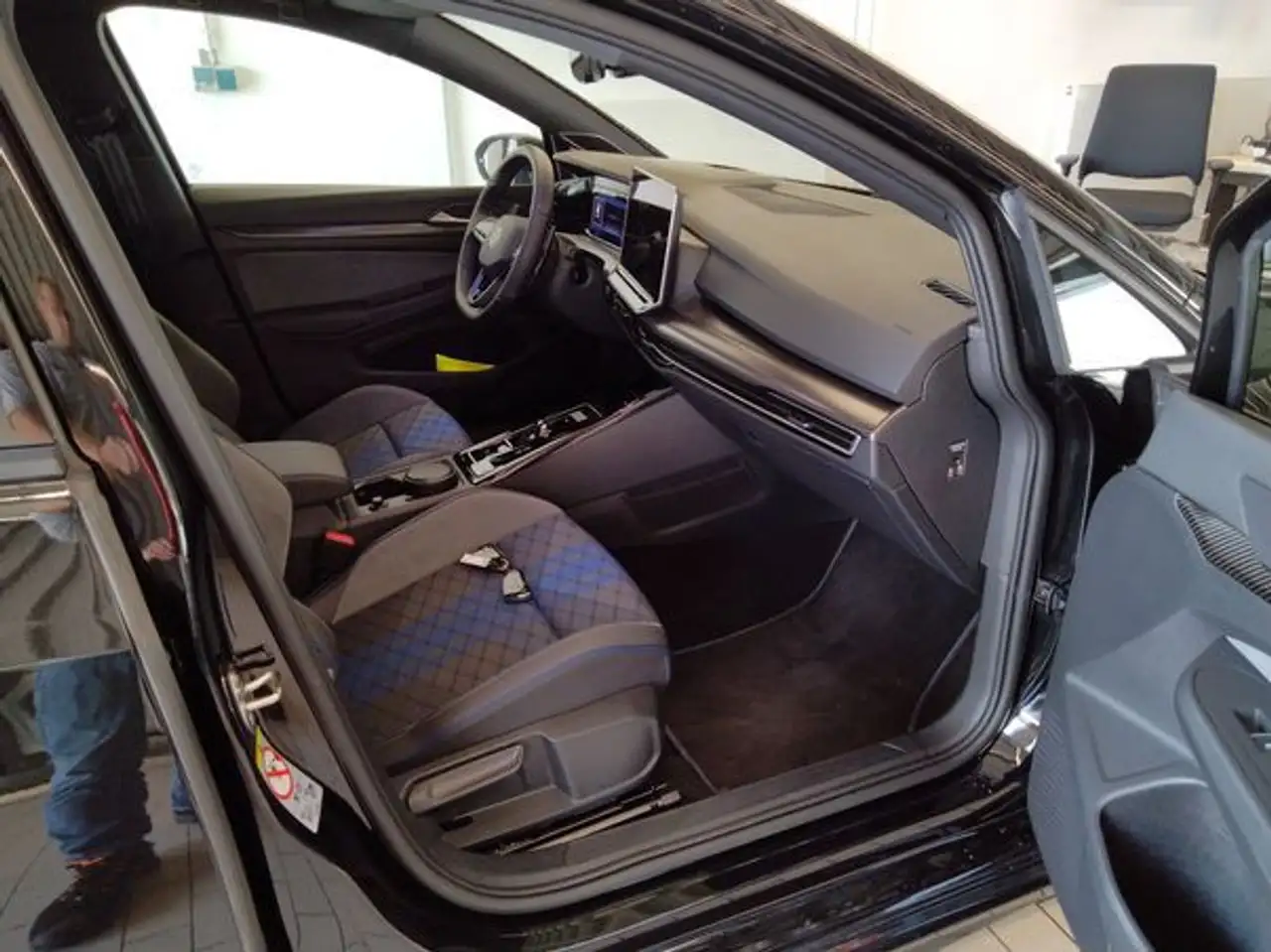 Volkswagen Golf 2,0 l TSI OPF 4MOTION 245 kW (333 PS) 7-Gang-Do..., миниатюра 7