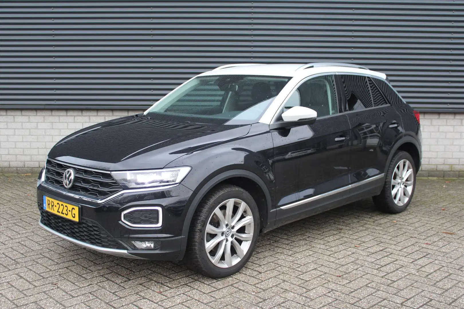 Volkswagen T-Roc 115pk T-Roc I Cruise control I Navigatie I Parkeer Schwarz - 2