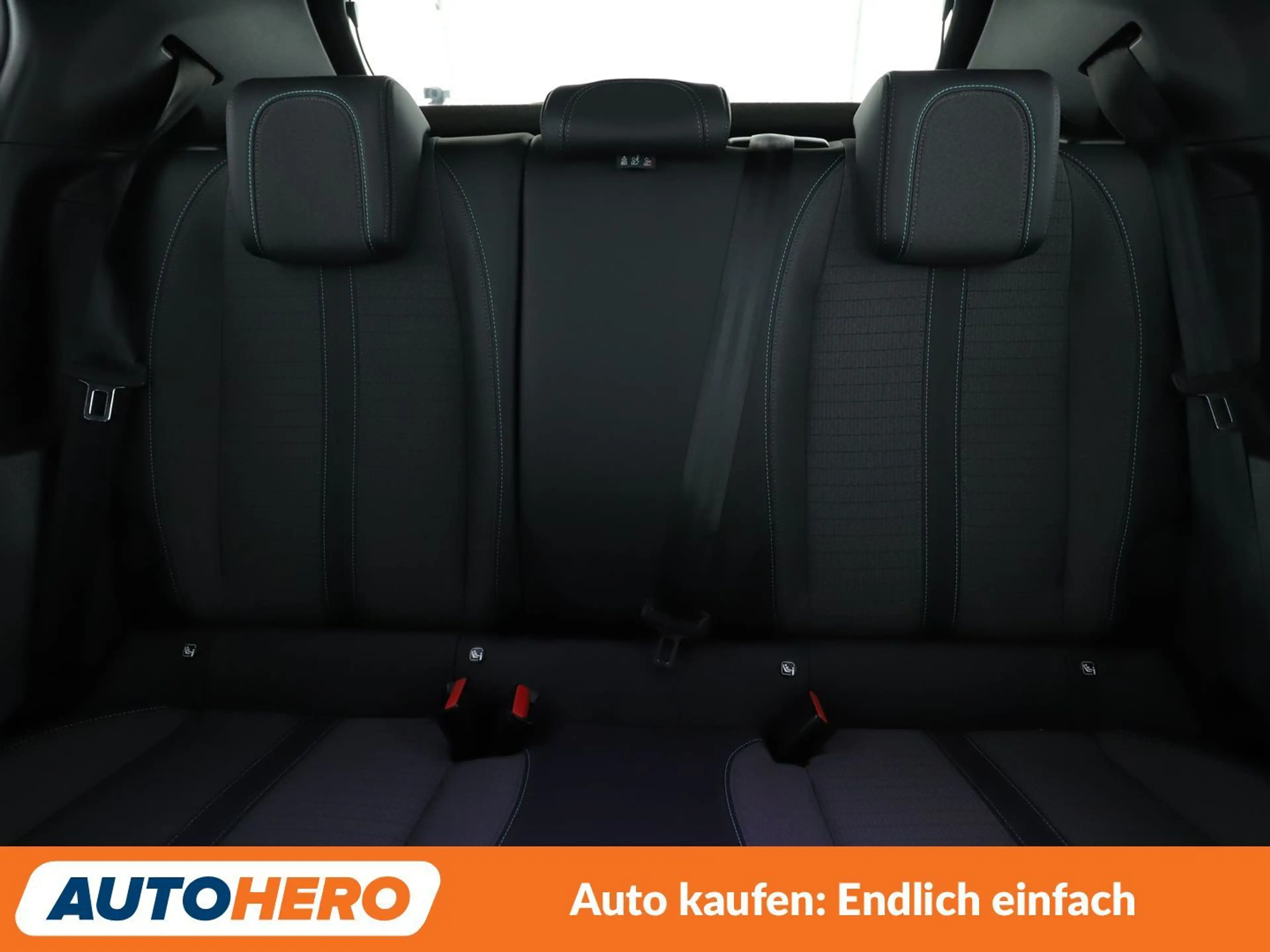 Peugeot e-2008 electric drive 100 kW Allure Pack Aut.*NAVI*LED* — photo 15