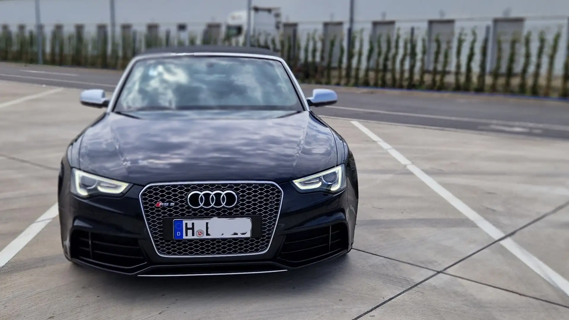 Audi RS5 Cabrio S tronic 4.2 FSI, top Zustand Black - 2