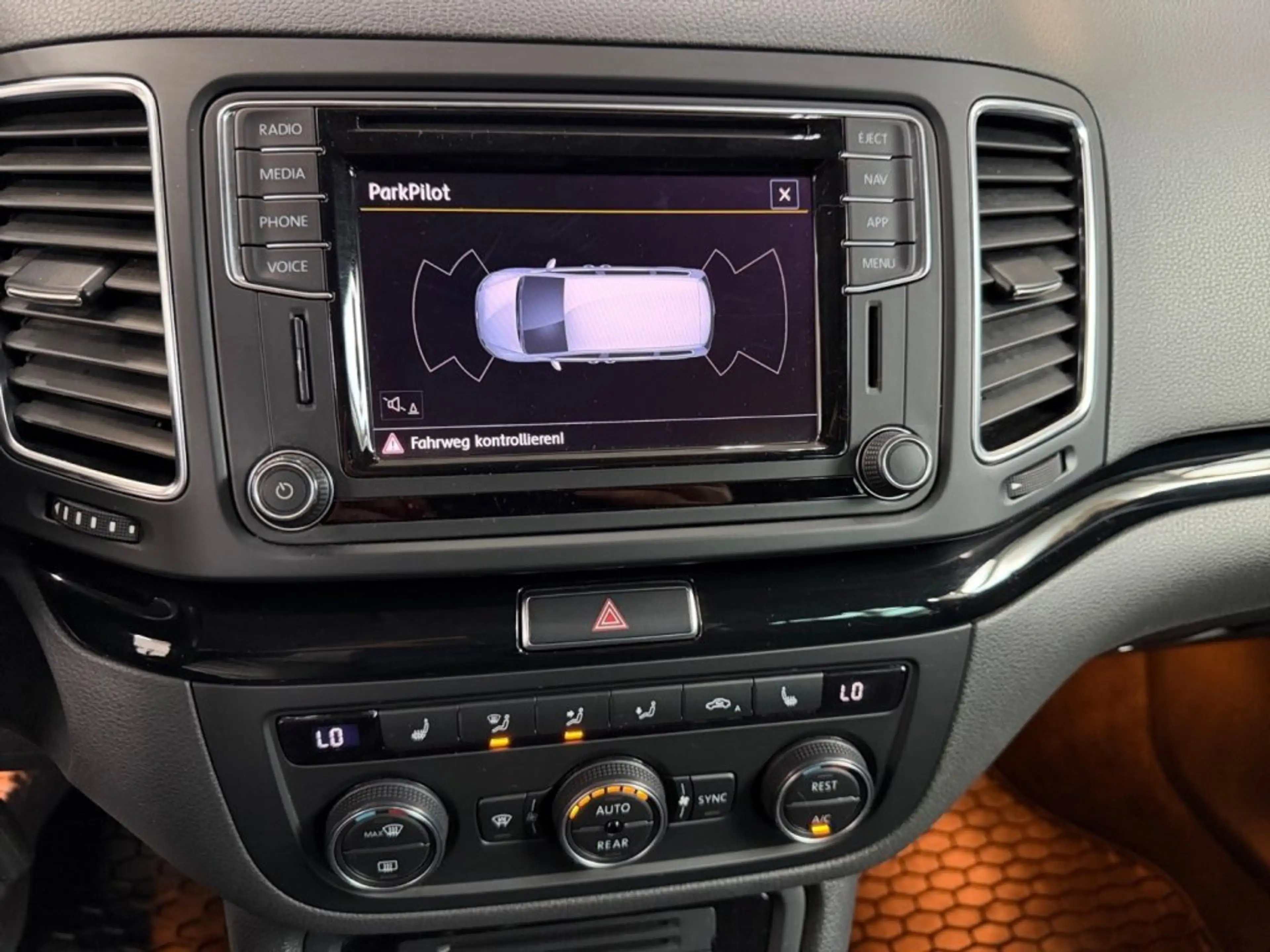 Volkswagen Sharan Comfortline 1,4 TSI — photo 11