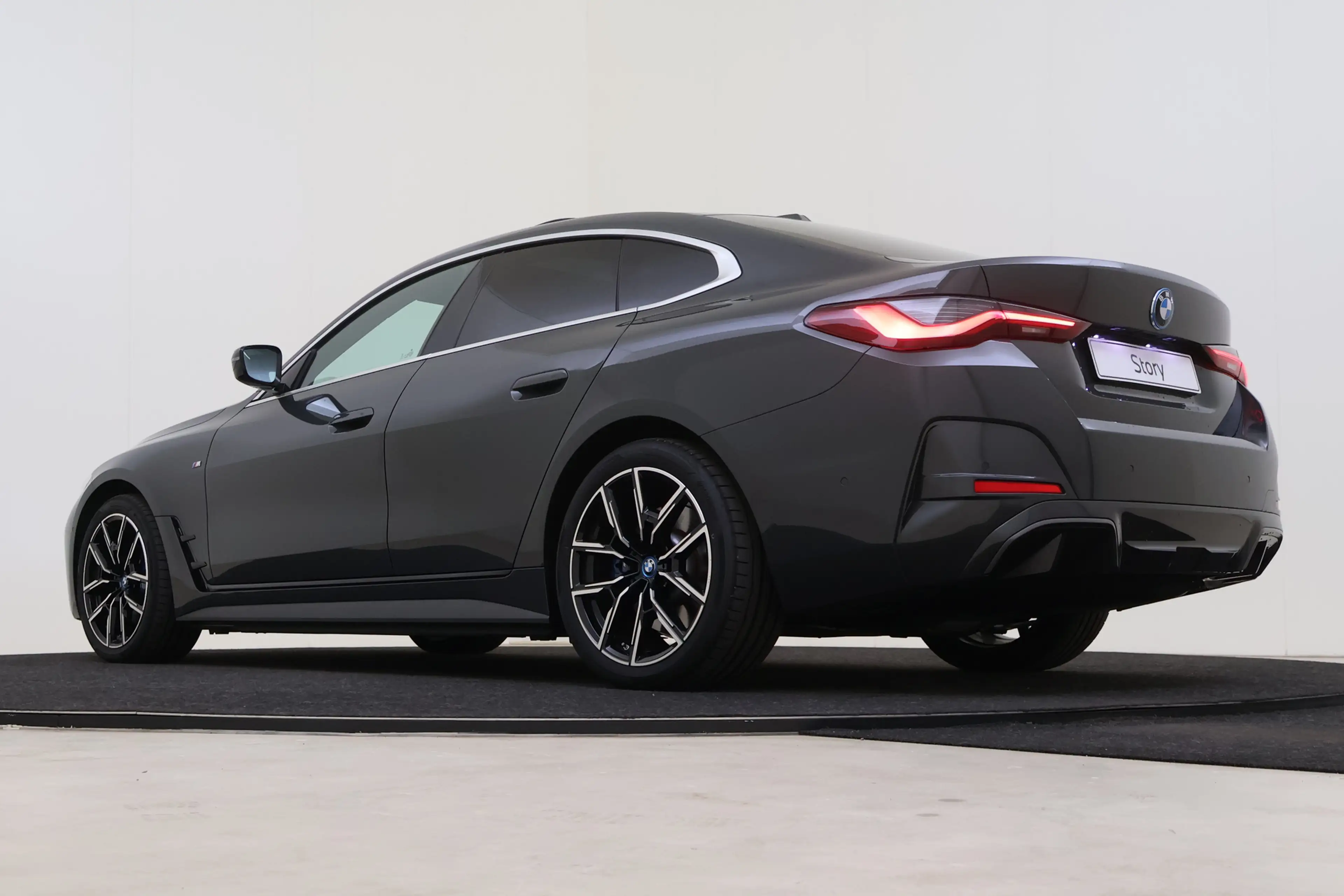 BMW i4 eDrive40 High Executive M Sport / Schuif-Kanteldak — photo 11