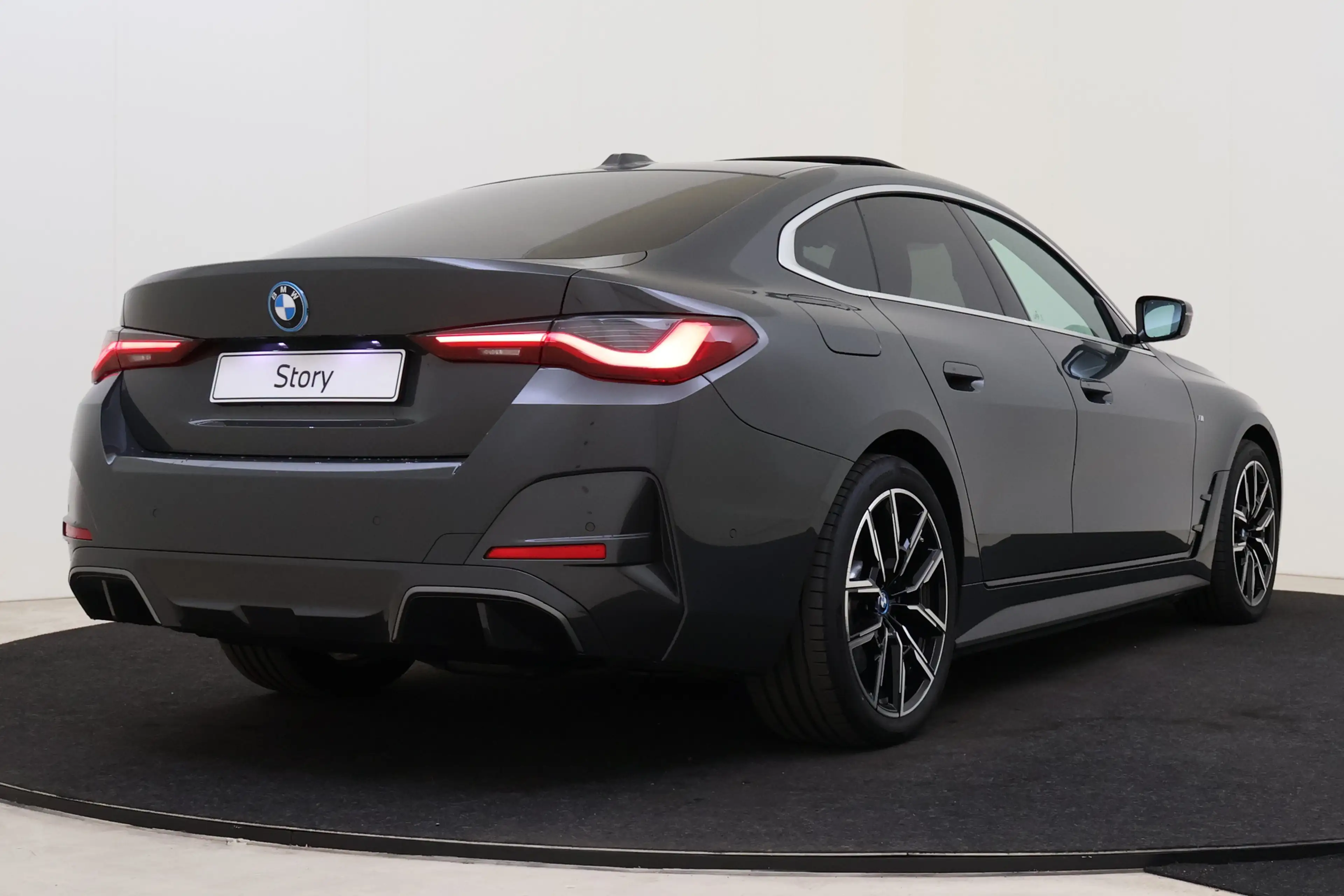 BMW i4 eDrive40 High Executive M Sport / Schuif-Kanteldak — photo 2