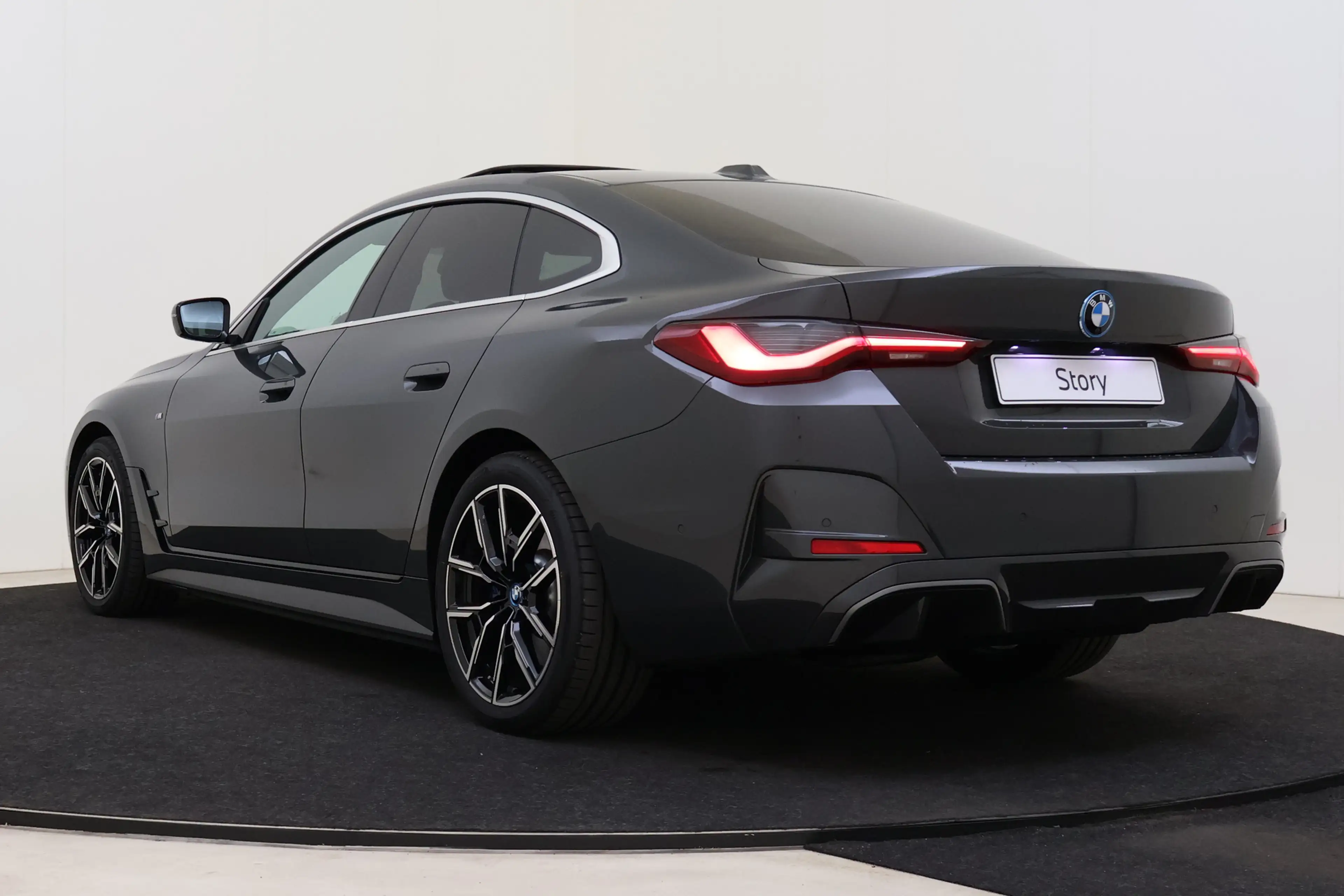 BMW i4 eDrive40 High Executive M Sport / Schuif-Kanteldak — photo 15
