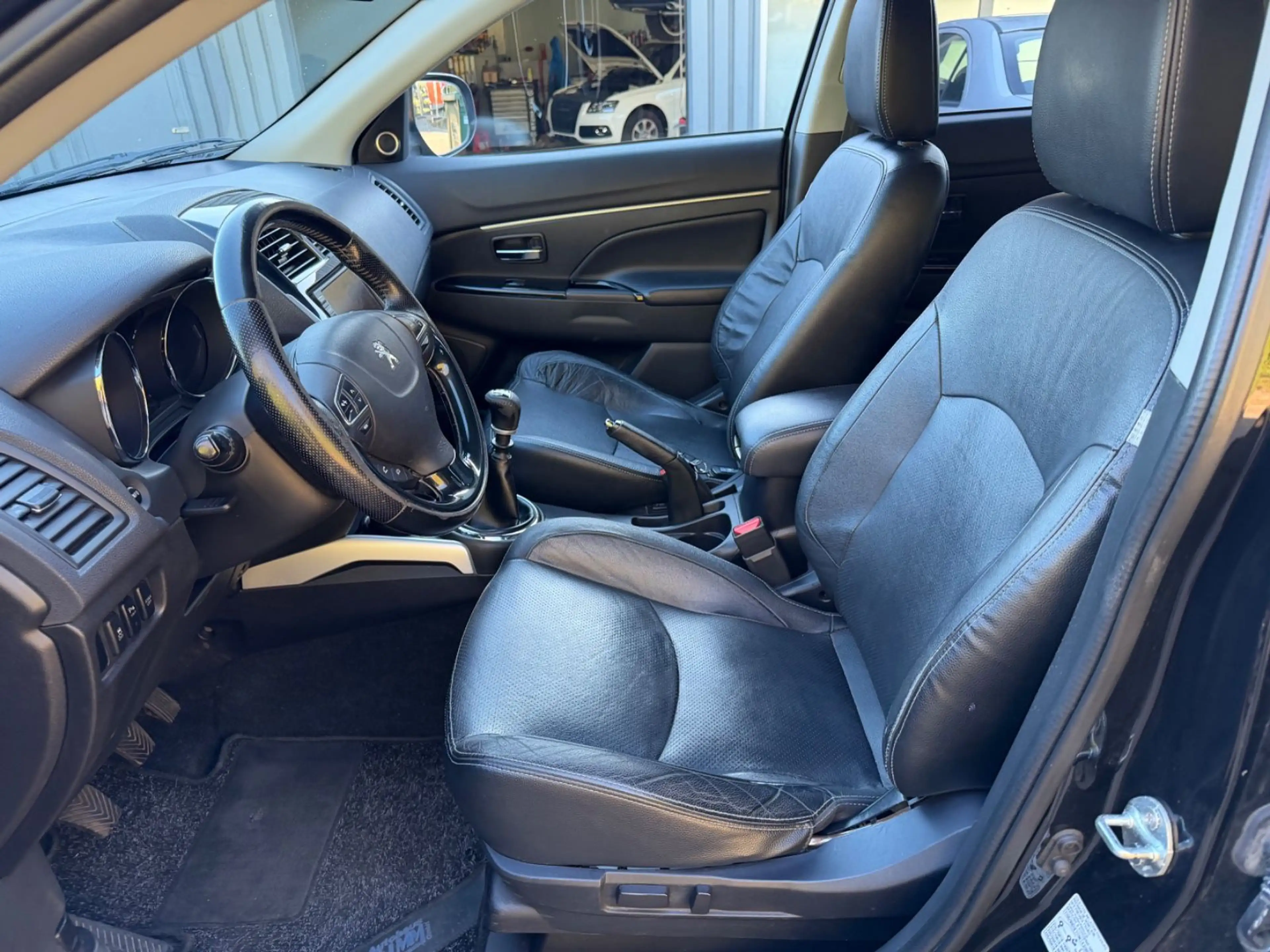 Peugeot 4008 Allure 4WD Leder Kamera Pdc Soundsys.8xAlu — photo 11