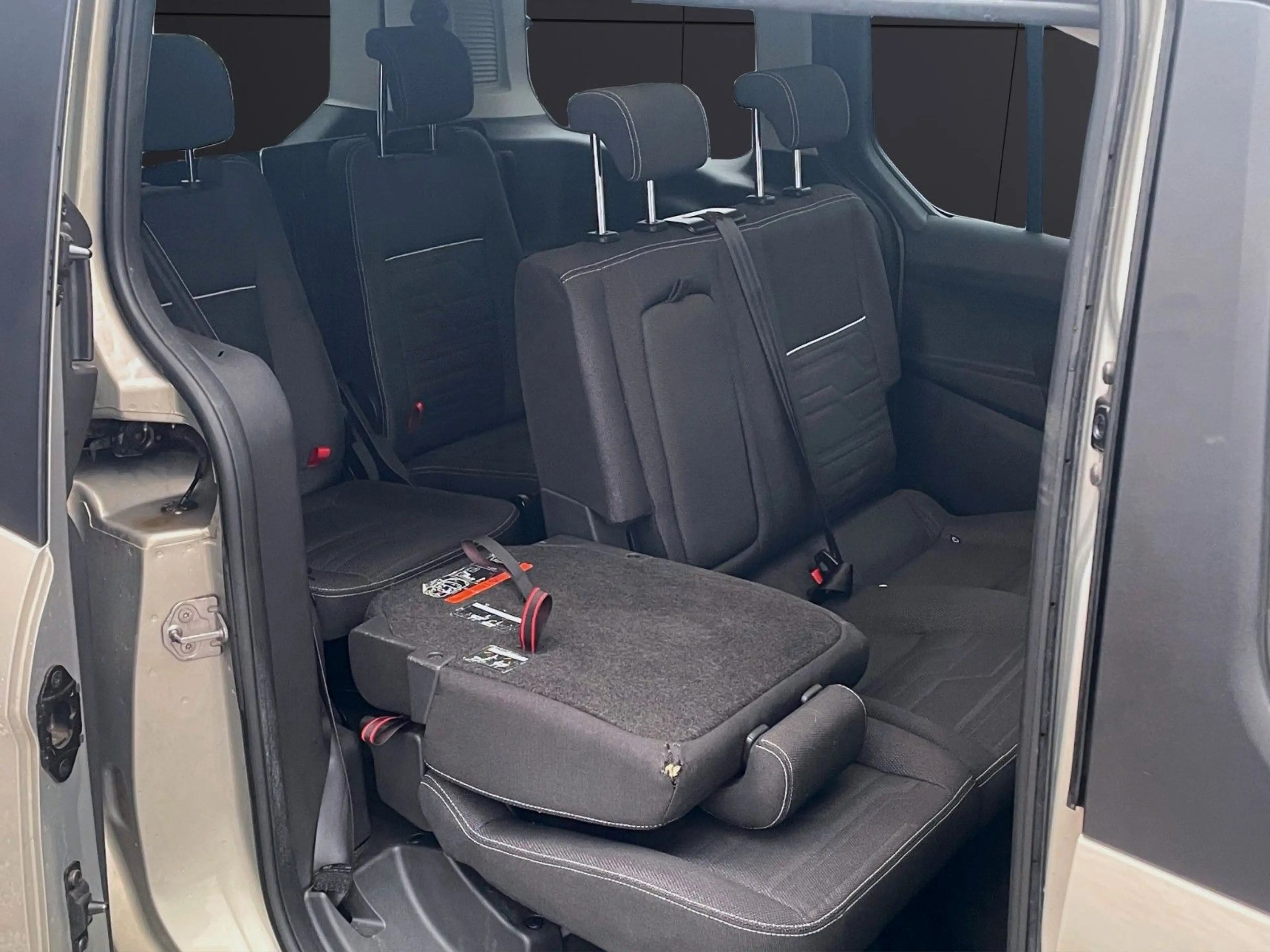 Ford Grand Tourneo Connect 7.Sitzer~AHK~Pano~SHZ~RFK — photo 14