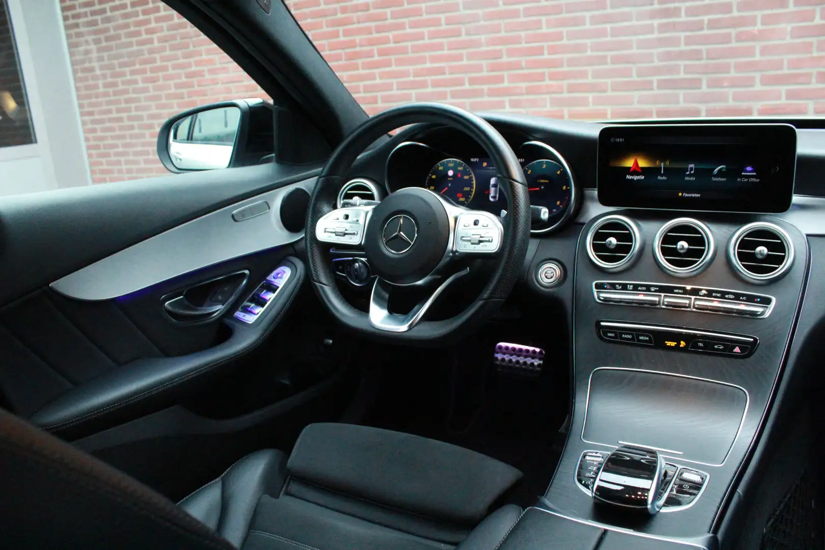 Mercedes-Benz C 200 d Business Solution AMG | Carplay | Camera | Cruis Grijs - 2