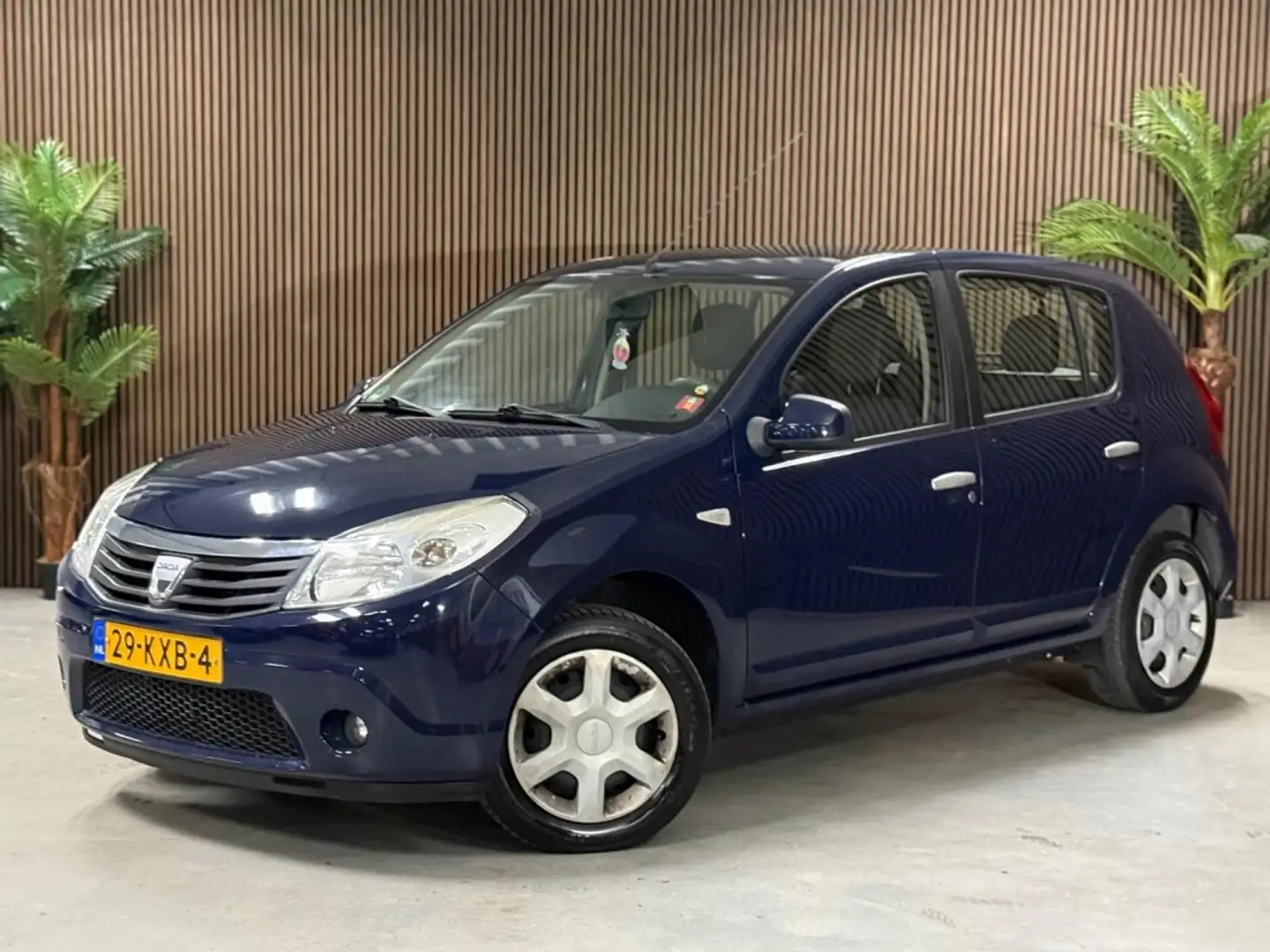 Dacia Sandero 1.2 Lauréate Blauw - 1