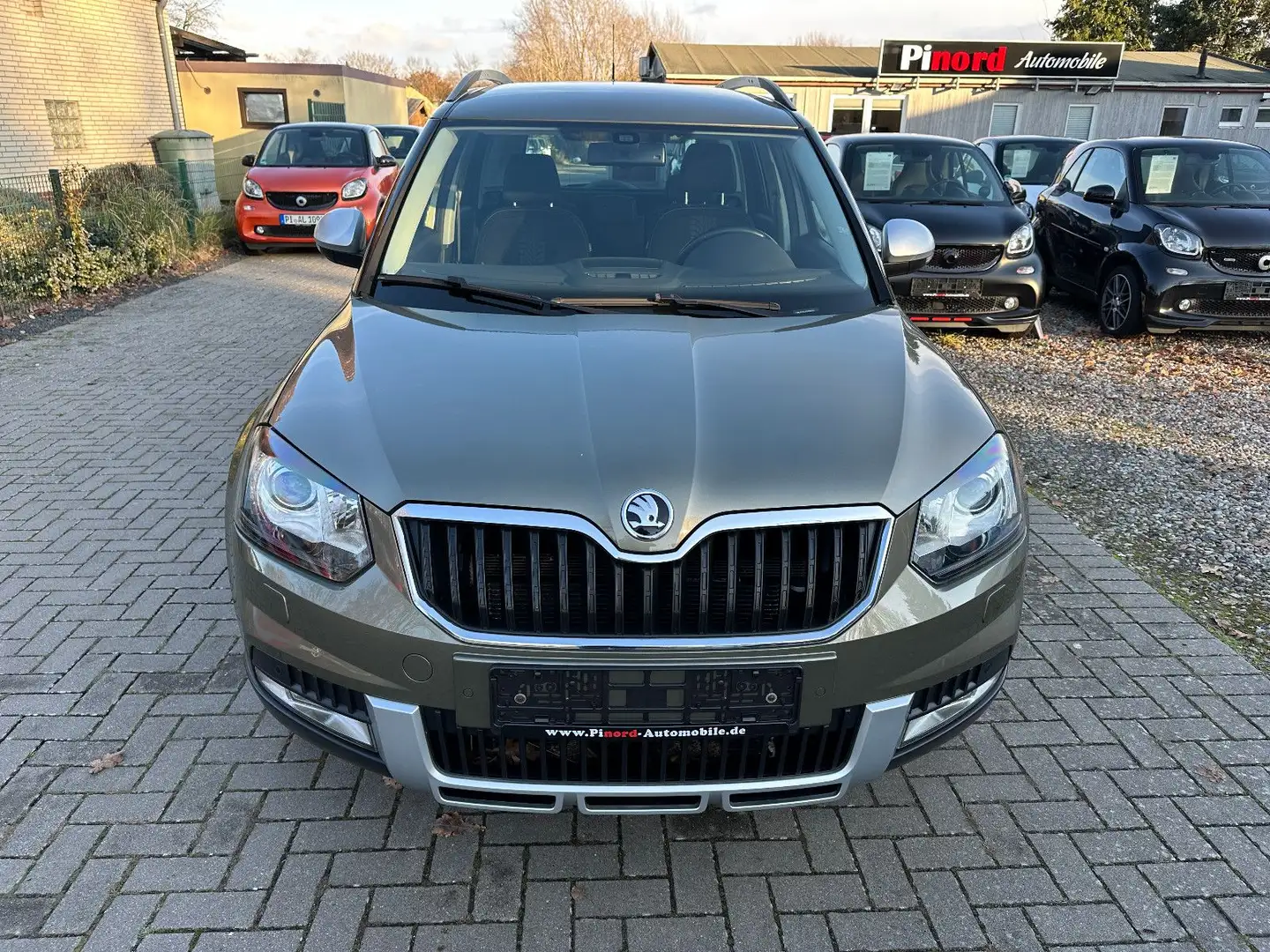 Skoda Yeti Adventure 4x4 150PS-XENON-STAND.HEIZ-AHK Grün - 2