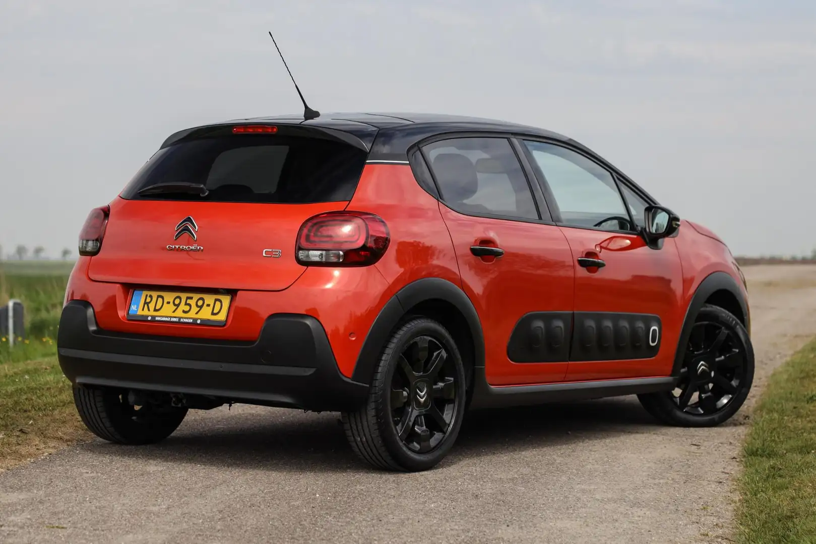 Citroen C3 1.2 Shine Aut. ✅ Pano ✅ Carplay ✅ Camera Orange - 2