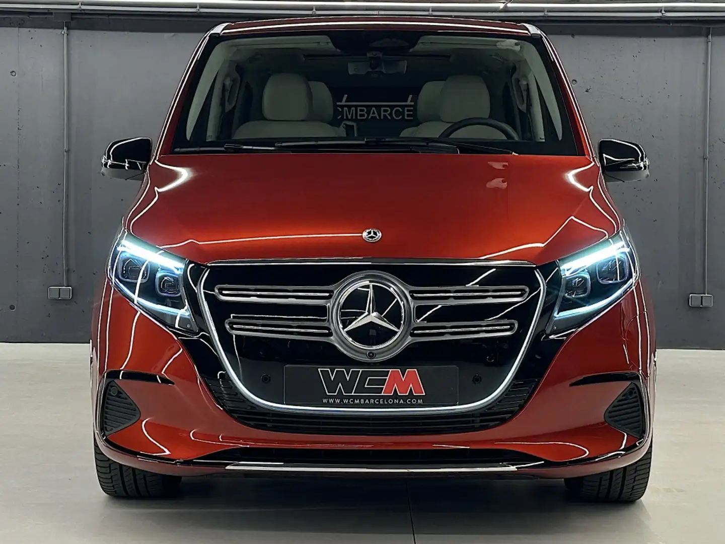Mercedes-Benz EQV 300 Larga Rouge - 2