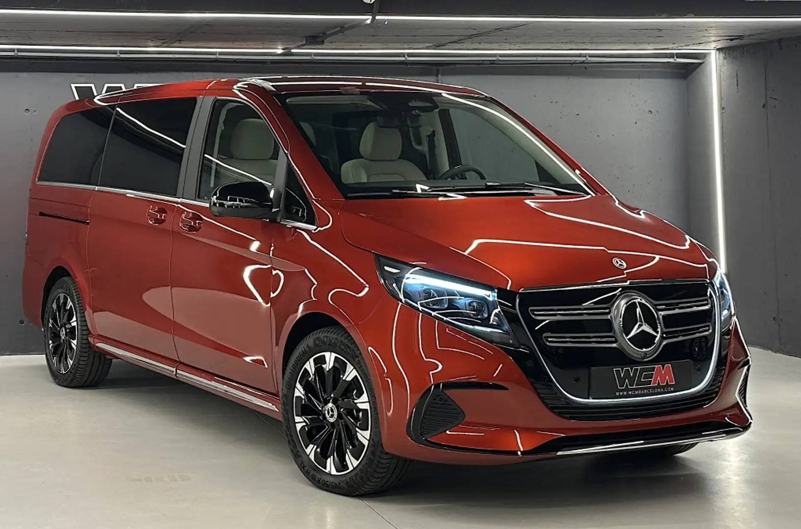 Mercedes-Benz EQV 300 Larga Rouge - 1