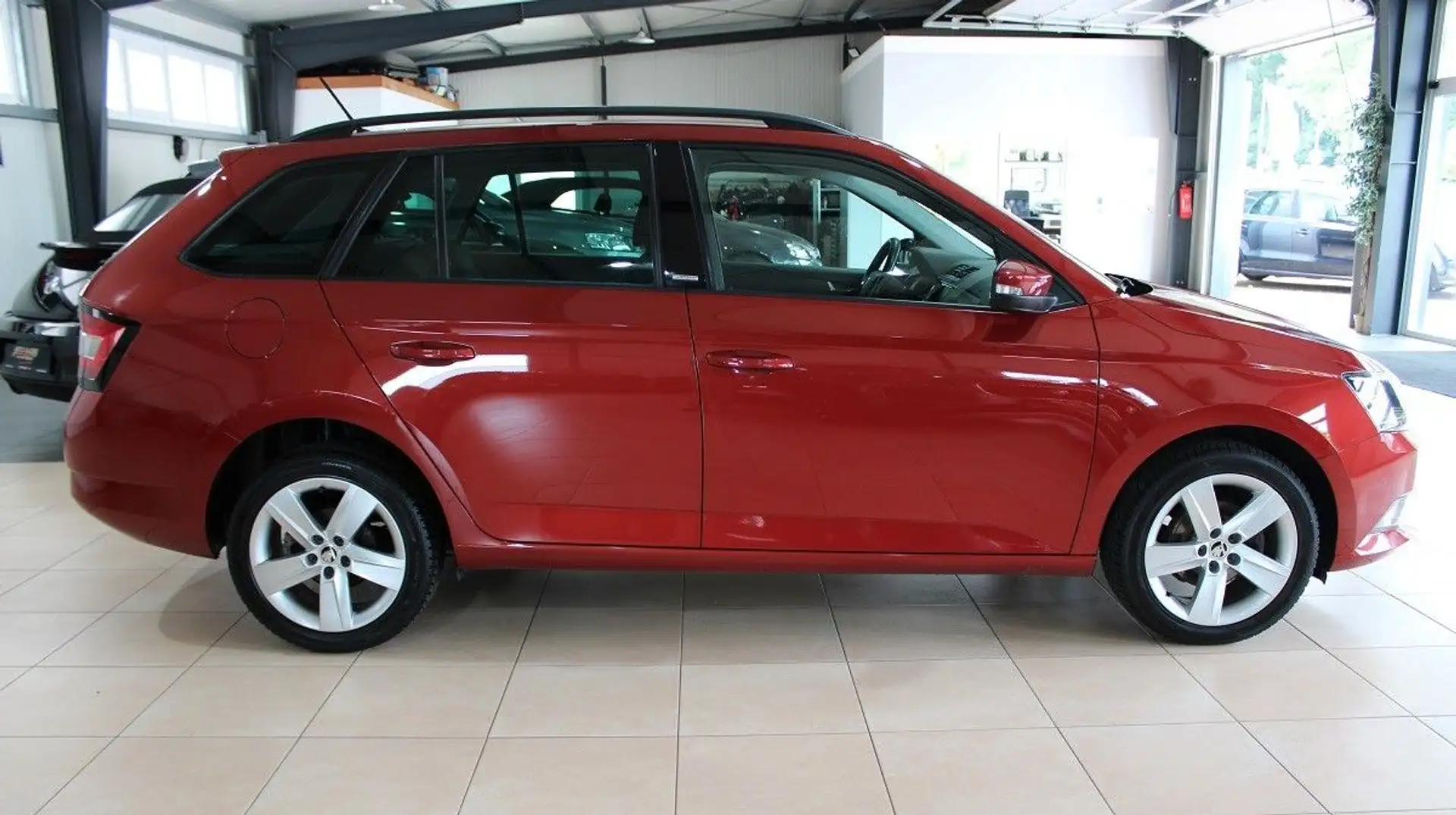 Skoda Fabia Combi Joy*Tüv NEU*Navi*Bluetooth*PDC*SHZ* Rot - 2