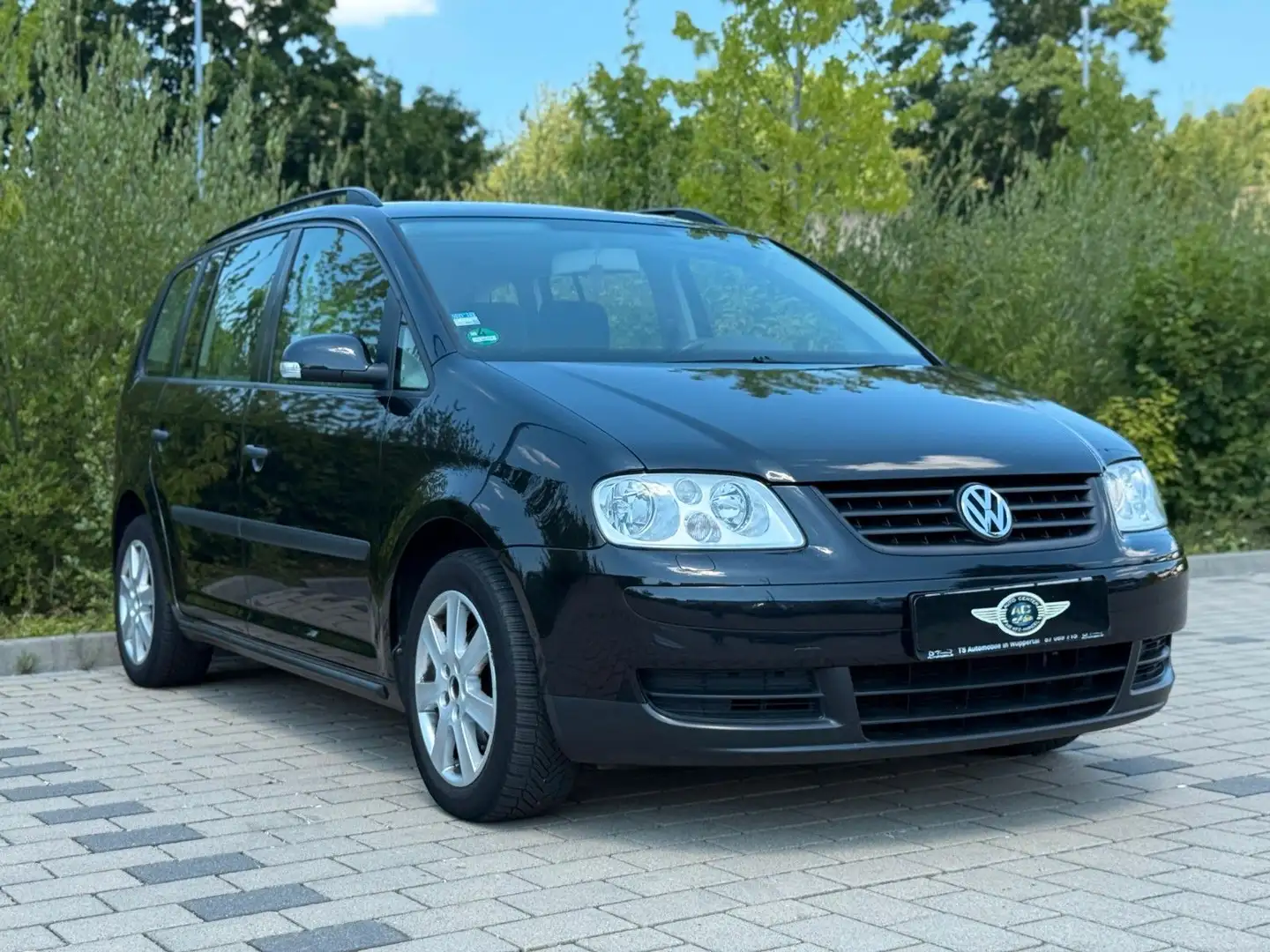 Volkswagen Touran TÜV NEU/SHZ/SERVO/KLIMA Schwarz - 1