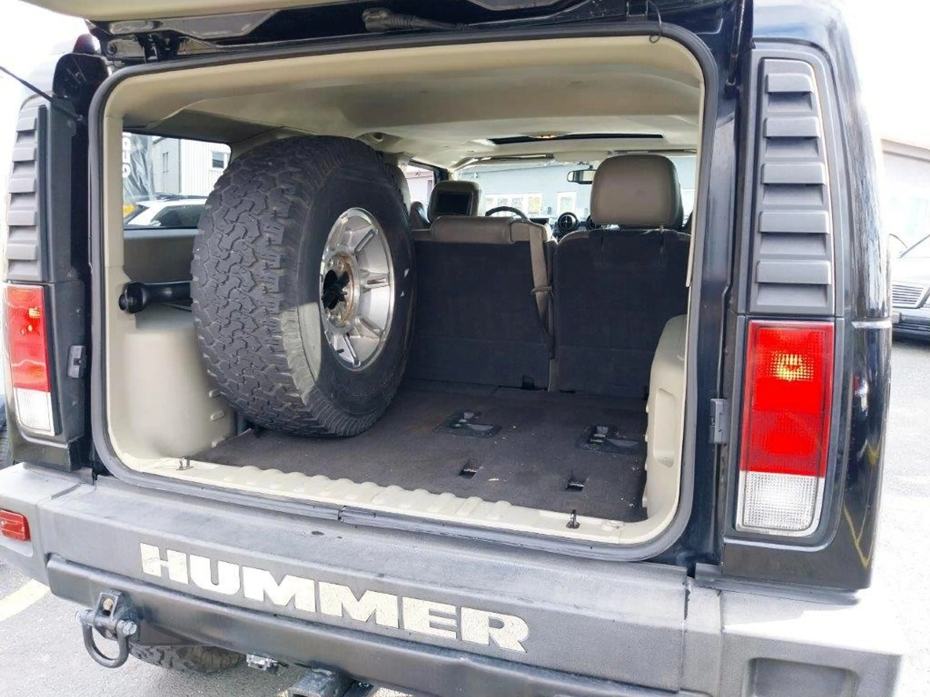 HUMMER H2 — photo 10