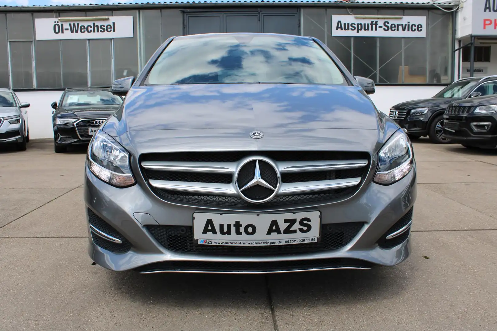 Mercedes-Benz B 180 /AUS 1.HAND/NUR 31.700 KM/NAVI/PDC/AHK/ALU Gris - 2