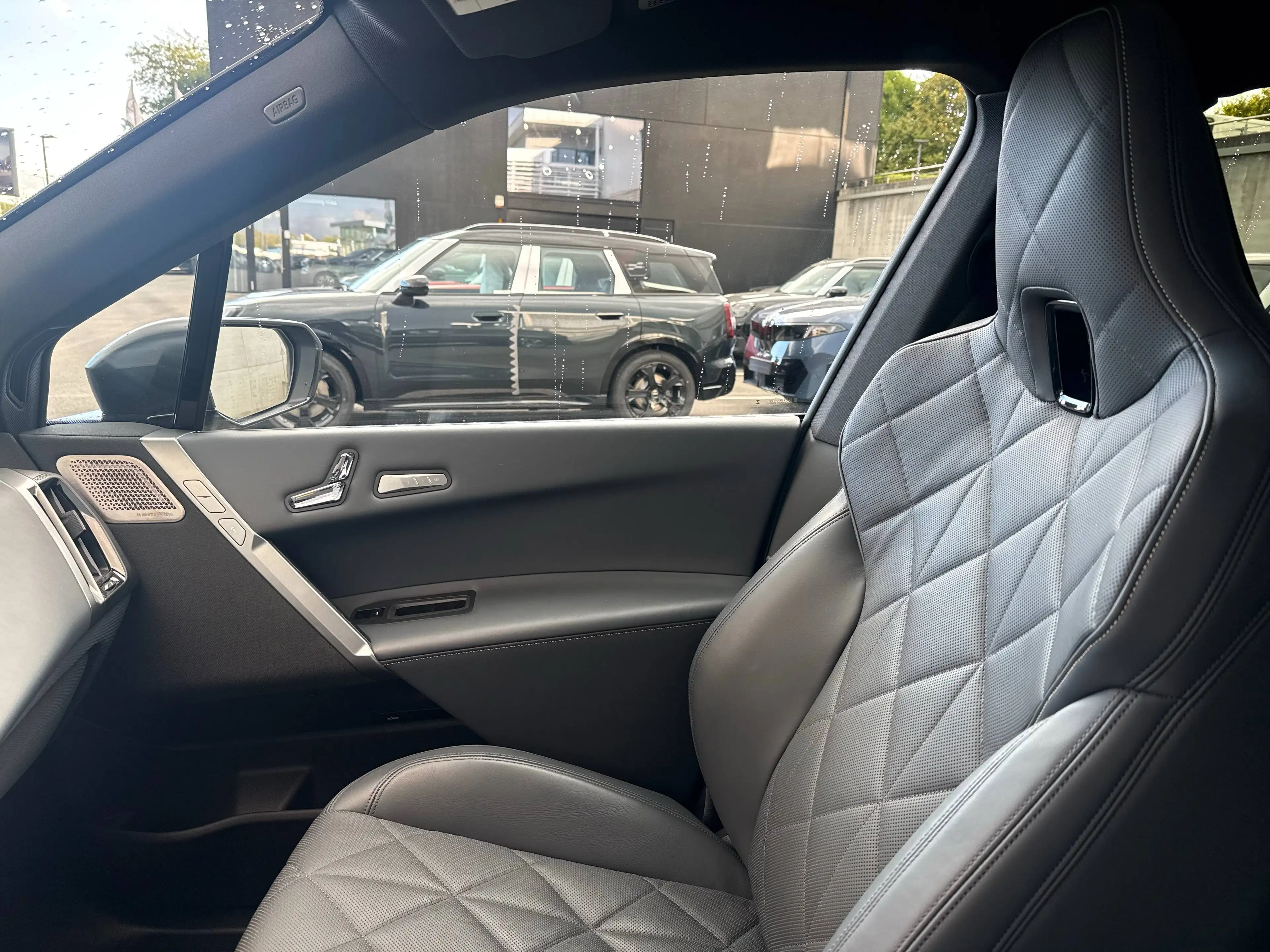 BMW iX iX 111.5 kWh xDrive60 — photo 8