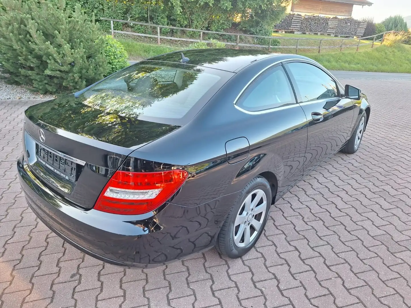 Mercedes-Benz C 180 C -Klasse Coupe C 180 CGI BlueEfficiency Schwarz - 2
