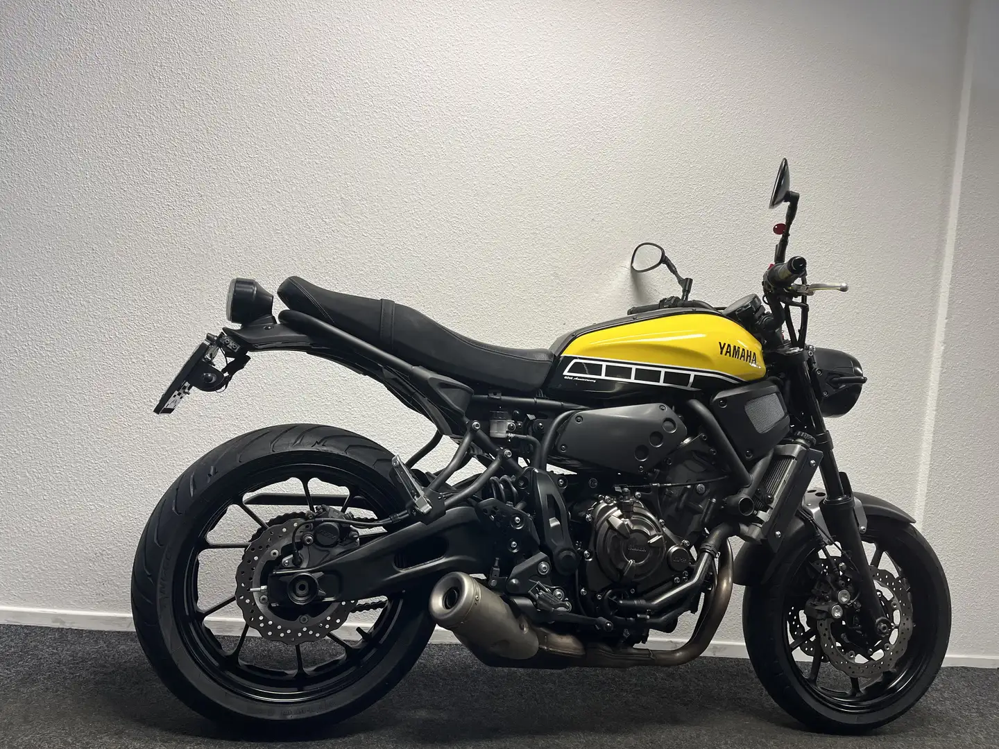 Yamaha XSR 700 žuta - 2